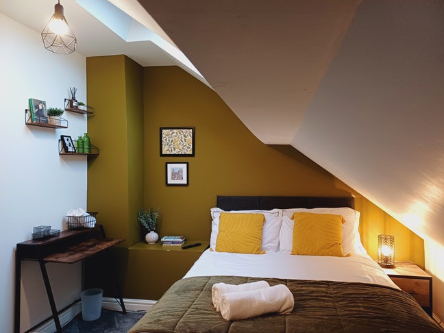 3 double bedrooms in modern Sefton park maisonette Main Photo