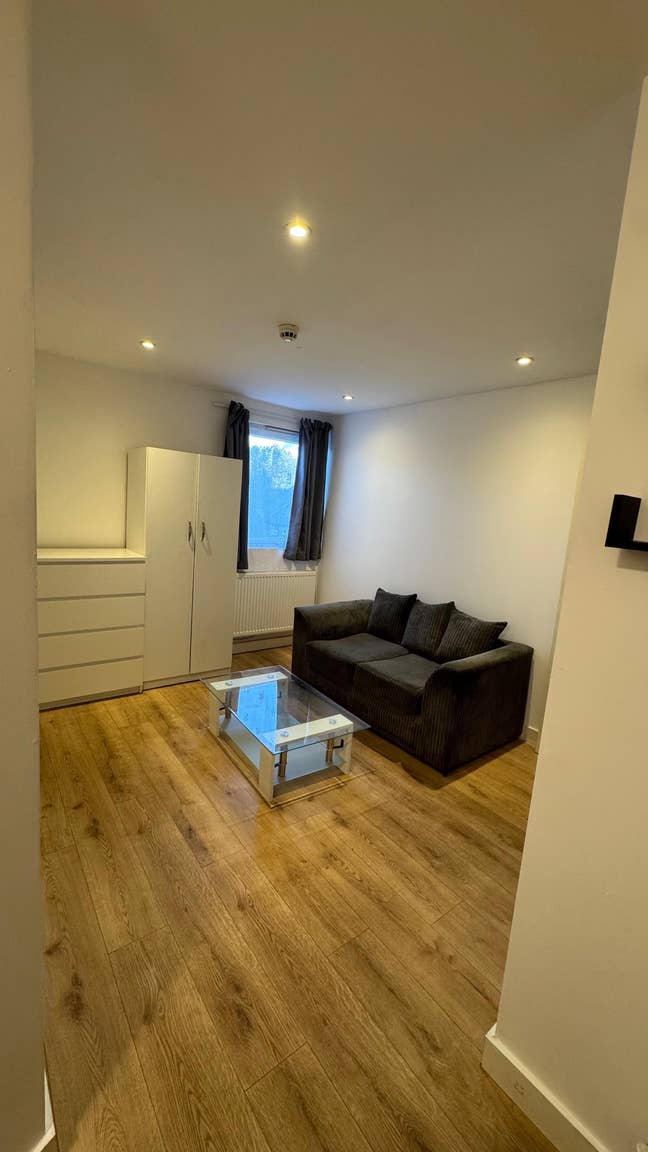 2 Furnished double rooms All bills incl £750 E7  Main Photo
