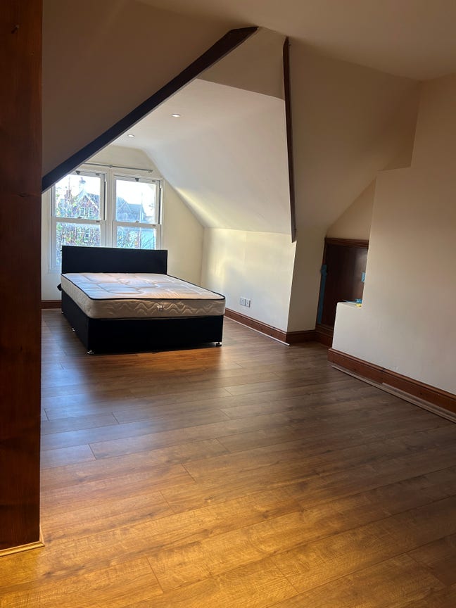 Shared bedsit Main Photo