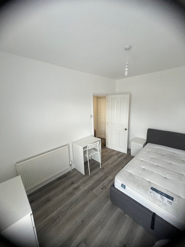 2 Double Rooms Available - Gillingham Main Photo