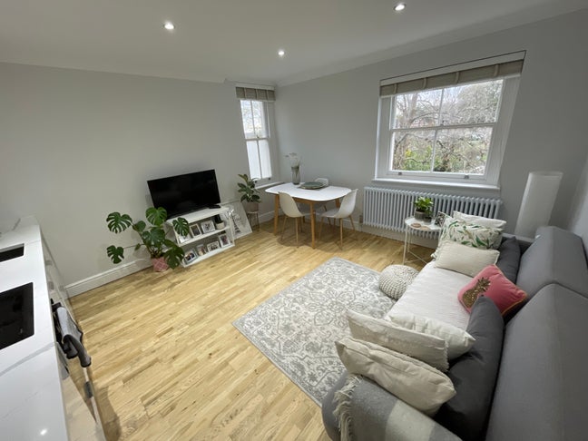 Double bedroom 7 min walk from CP station  Main Photo