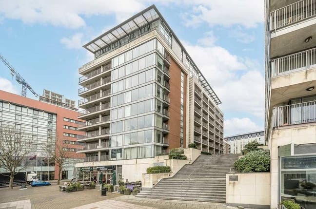 2 Double Rooms | Modern 3Bed Flat | Royal Victoria Main Photo