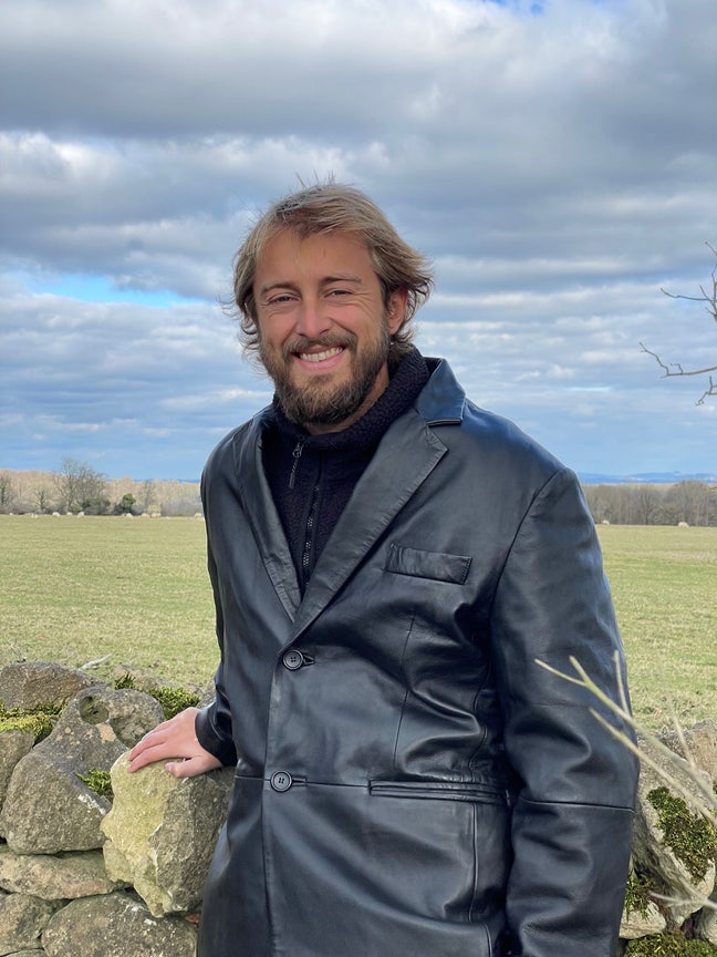 Therapist trainee looking for room in E London Main Photo