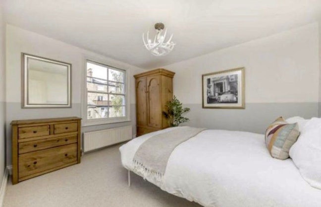 Double room available in large flat Main Photo