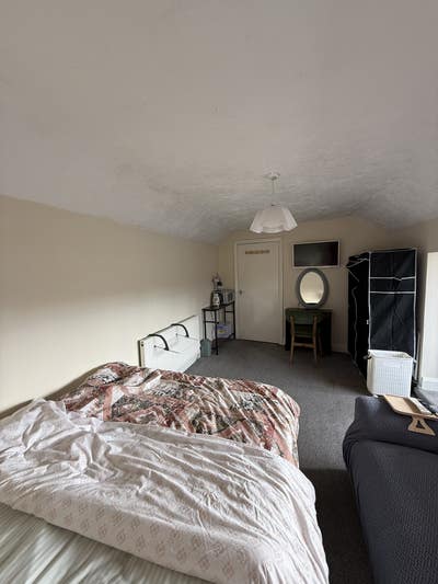 Shared room !  Main Photo