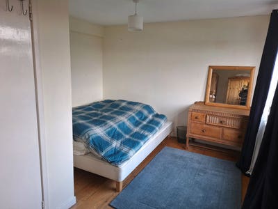 Light, bright room with a beautiful view Main Photo