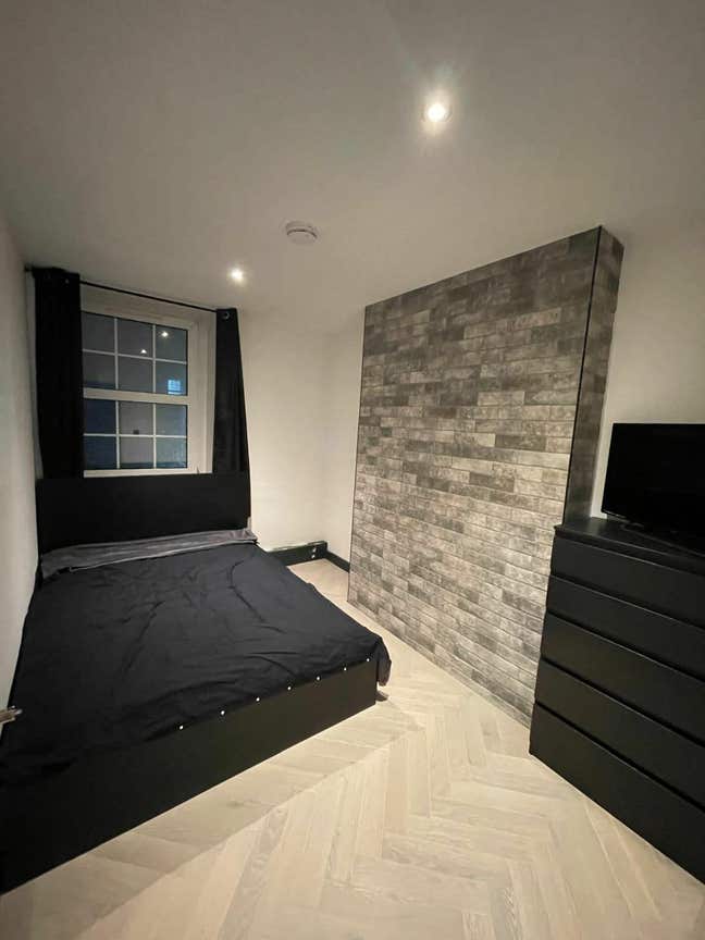 Double Room in Bow Road -Great Transport Links!  Main Photo