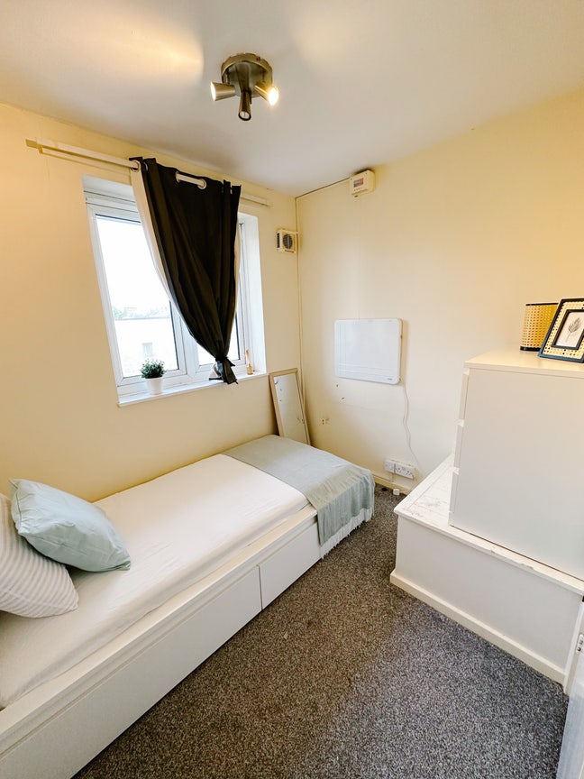 Room Available in Angel Black Friday Deal   Main Photo