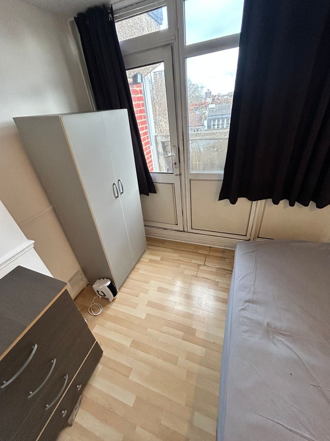 Beautiful double room with balcony - Whitechapel Main Photo