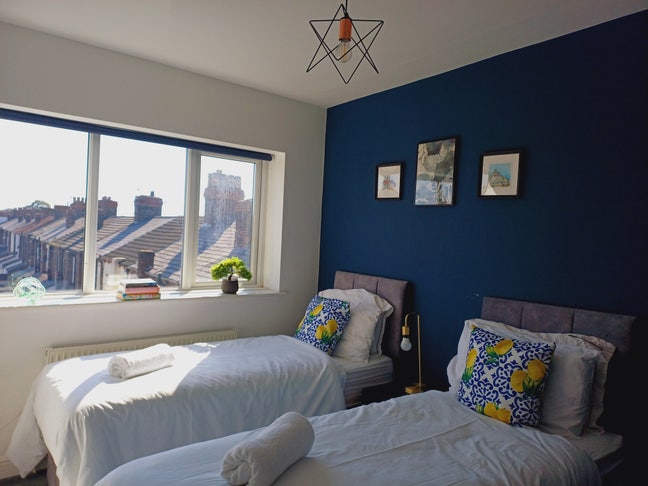 Last double room in modern Sefton park maisonette Main Photo