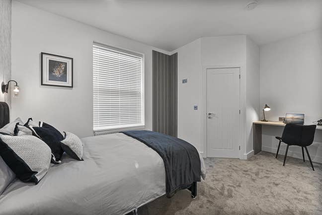 Private Parking and Bills Inclusive - Burton Road Main Photo