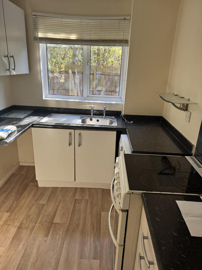 Double bedroom with own kitchen and bathroom  Main Photo