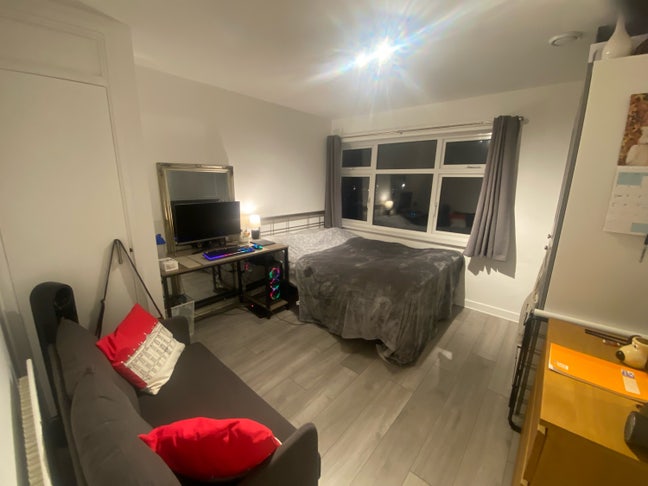 Stunning doubles homely flat share, newly refurbis Main Photo