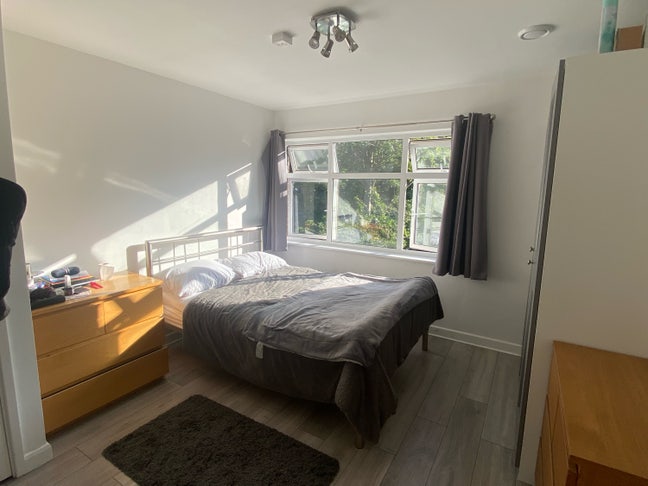 Stunning doubles homely flat share, newly refurbis Main Photo
