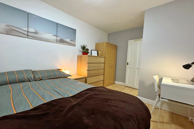 Medium Double in Prime Location Main Photo