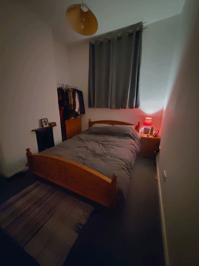 Quiet terrace near UCLAN, train station and docks Main Photo