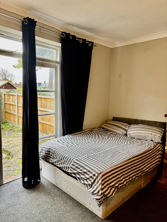 Stunning Double Bedroom Available!  Main Photo