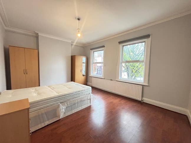 Large Home Across South Ealing Station  Main Photo