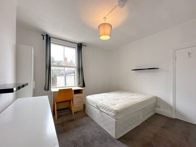 🏡  Bright Double Room – Highgate  Main Photo