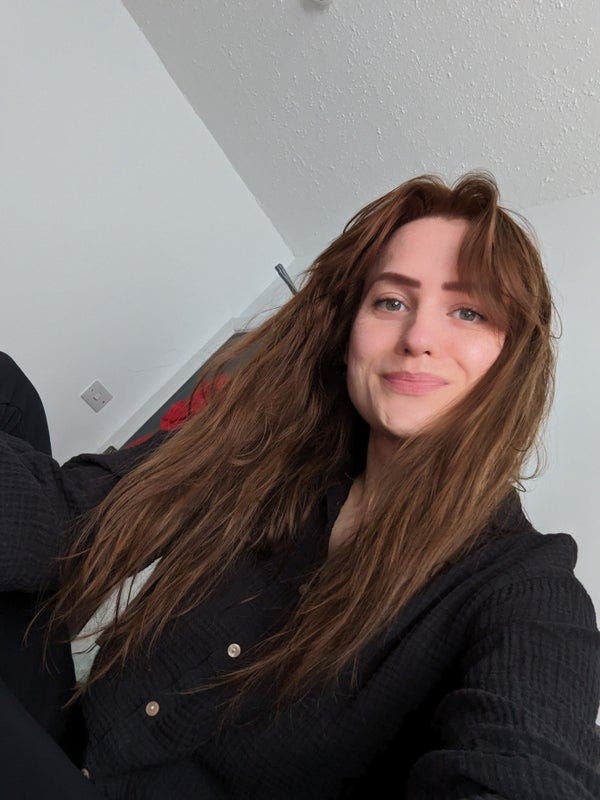 I am a professional female aged 30. I am look... Main Photo