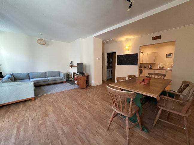 Cosy & Friendly House Share, 4 bedrooms available Main Photo