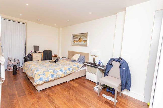 Ensuite Double | Modern 4Bed Flat in Canning Town Main Photo