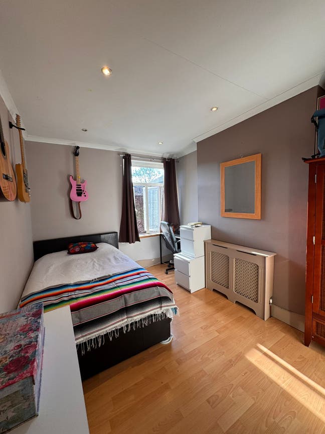 Lovely double room in Turnpike Lane Main Photo