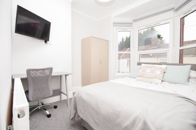 1  Double En Suite in Modern House Share in L15!  Main Photo