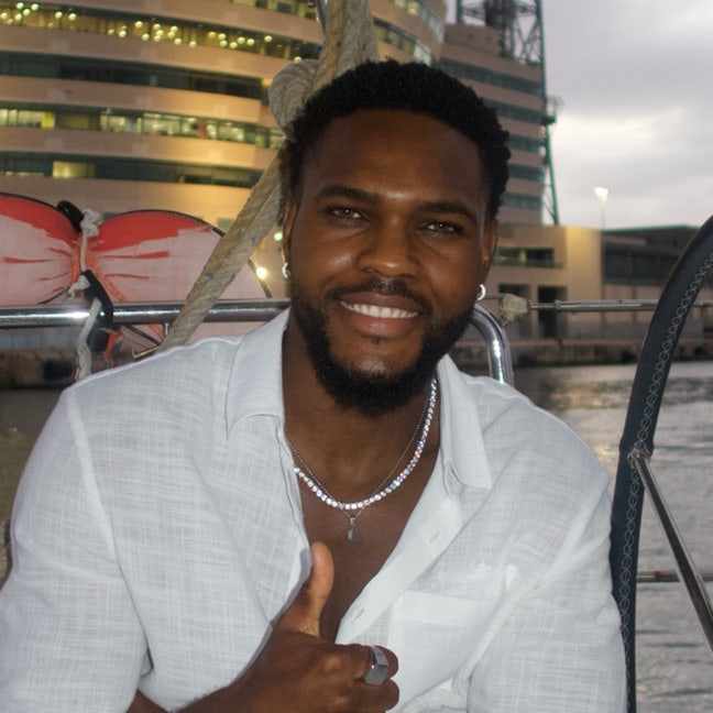 Hi, I’m Alex, 27. I’m looking for a doubl... Main Photo