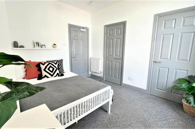 Double Room Town Centre | Deposit Free Option Main Photo