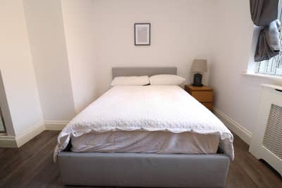 Ensuite Room Available - Walk to Bond Street Main Photo