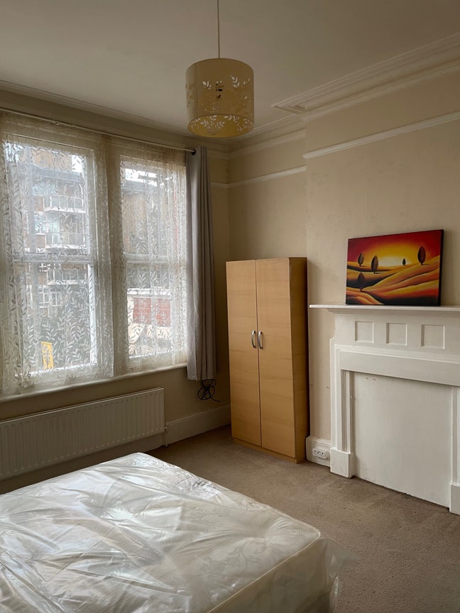 Large double room, furnished,WIFI, bills included  Main Photo