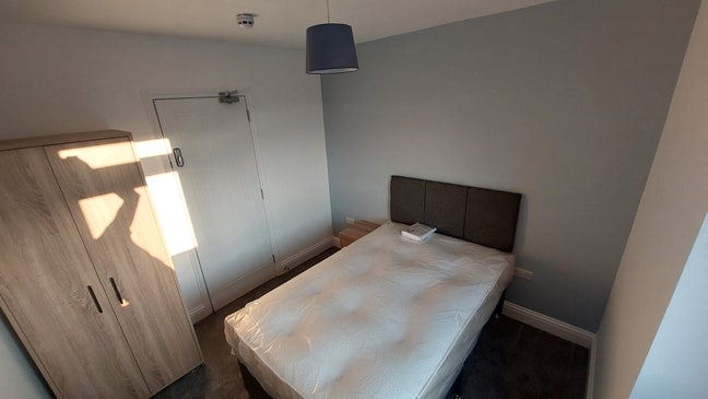 Double furnished room in newly refurbished house Main Photo