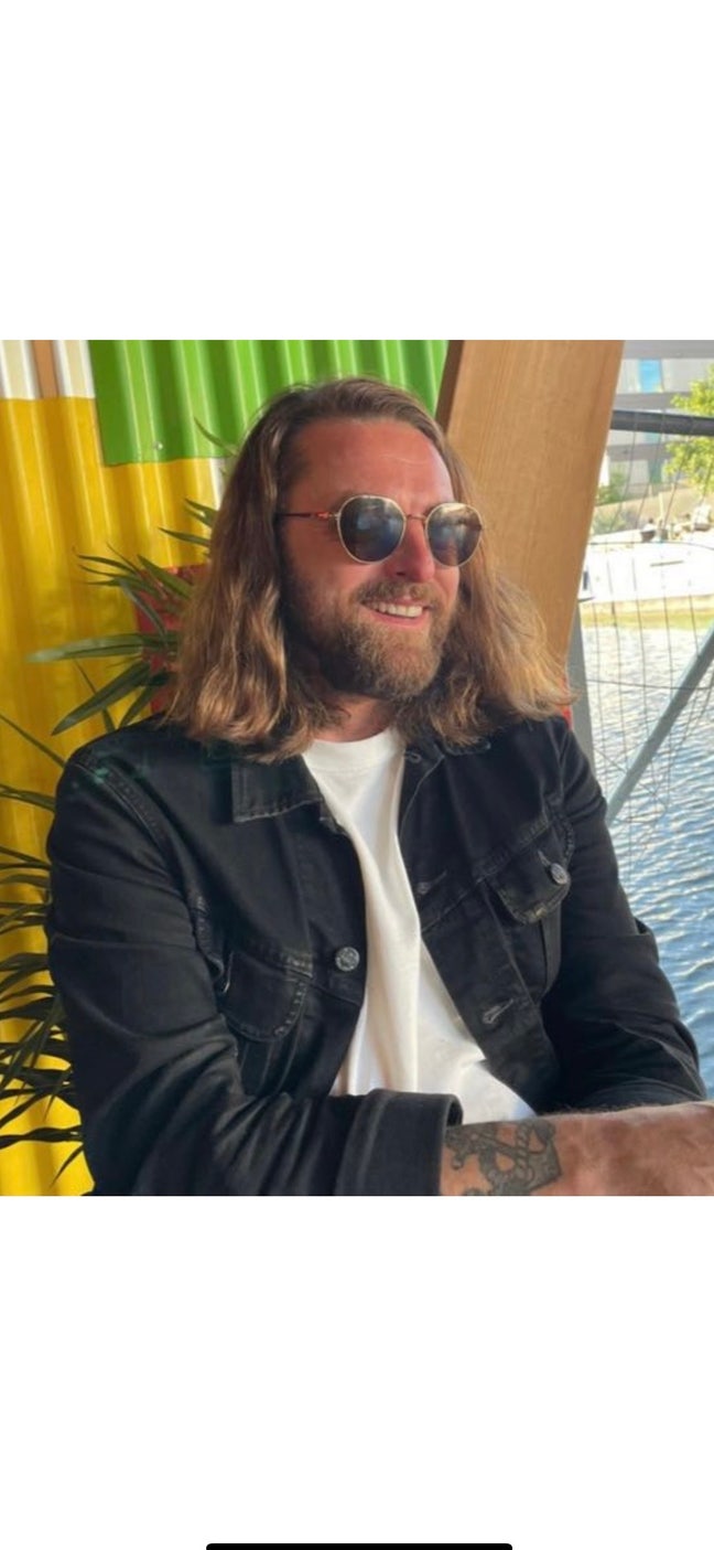 Looking for a flat mate.  Main Photo