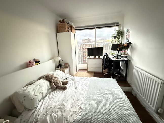 Bright double room with balcony Main Photo