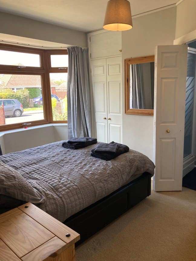 Double Bedroom en suite Shower with own lounge Main Photo