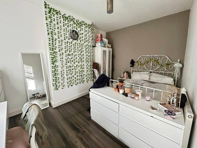 Fully Furnished room to rent in Soundwell Main Photo