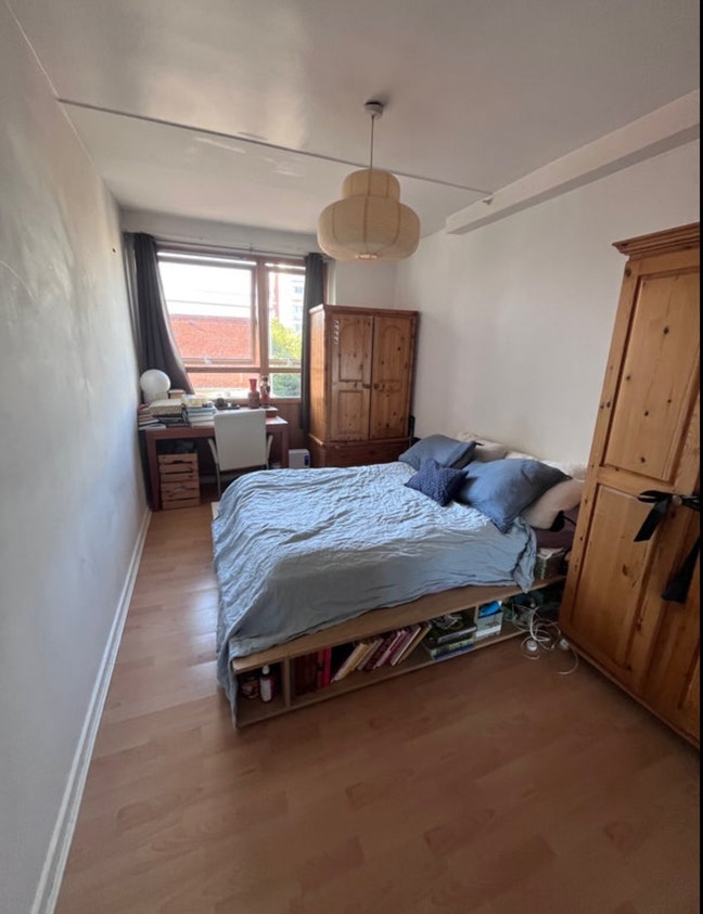 Bright and Spacious Furnished Room in Stockwell Main Photo