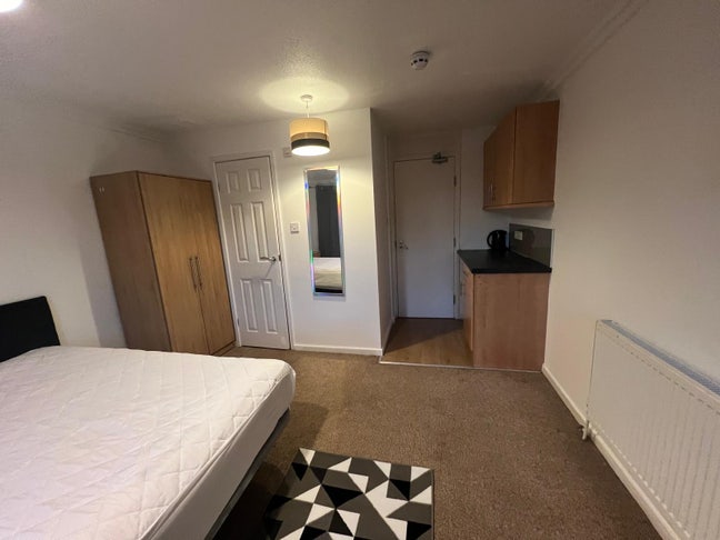 Spacious Ensuite Room with Private Balcony Main Photo