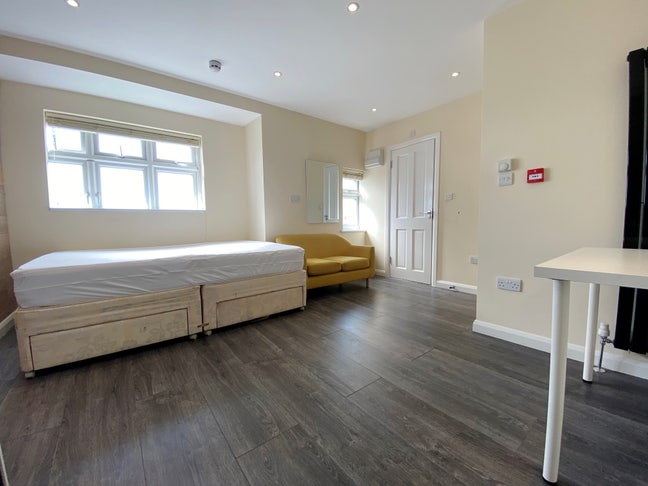 2 X Ensuite Rooms 10 Mins Walk to Hounslow West Main Photo