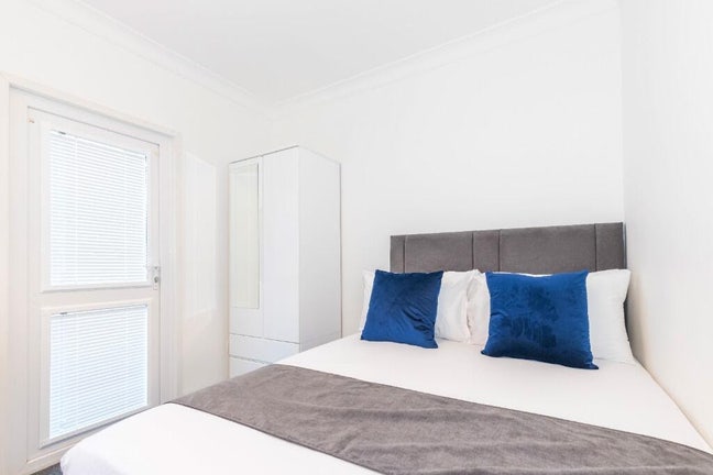 ⭐️🏠4 Large Double Rooms All Bills Included 🏠⭐️ Main Photo