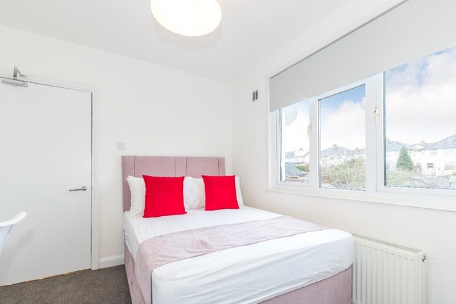 ⭐️🏠4 Large Double Rooms All Bills Included 🏠⭐️ Main Photo