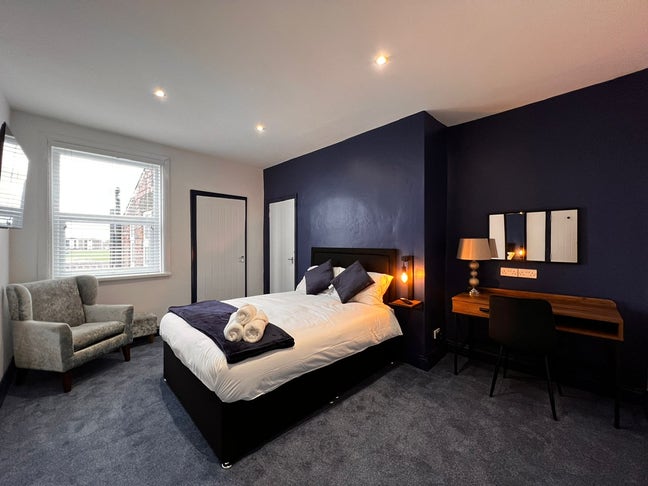 Double Professional En-Suite Room Forest Hall Main Photo