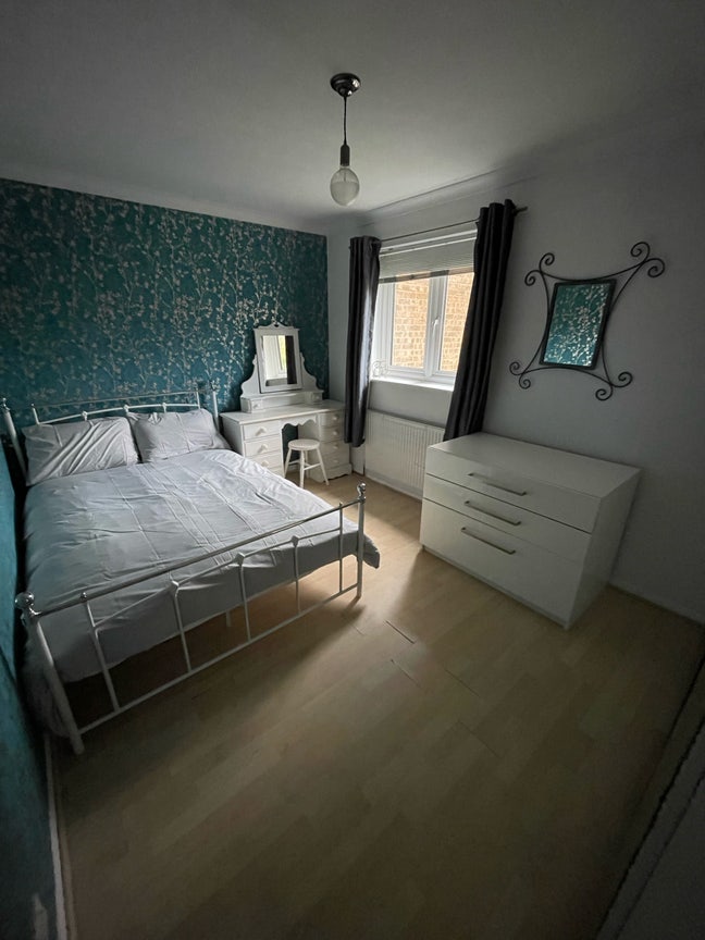 Double room in quiet cul-de-sac Main Photo