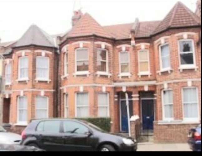 HUGE Room 2 Weeks Deposit  Zone 2 Main Photo