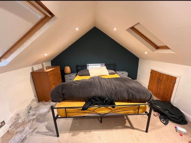 Attic Room For rent Main Photo