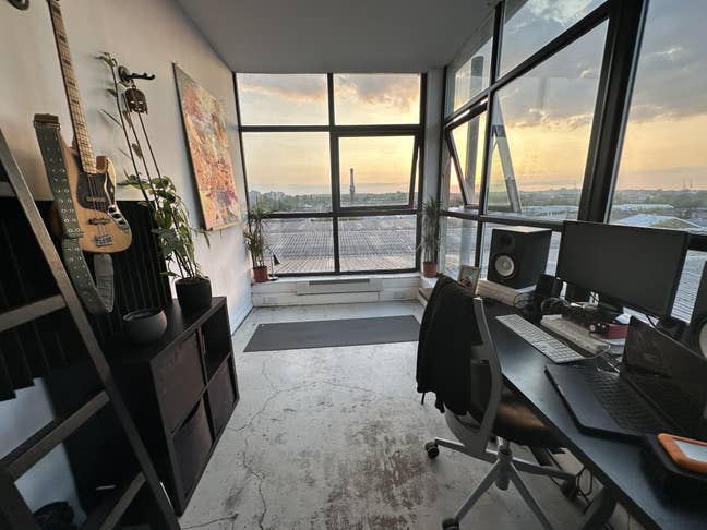 Sublet in Horizon View Warehouse Room 06/12-01/02 Main Photo