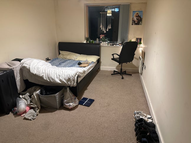 Fully furnished room in a quiet flat Main Photo