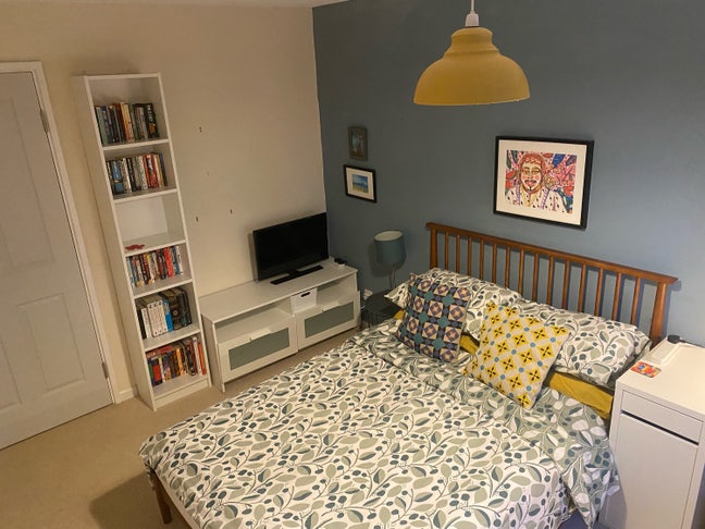 Lovely Double room close to UoE Sept-Dec Main Photo