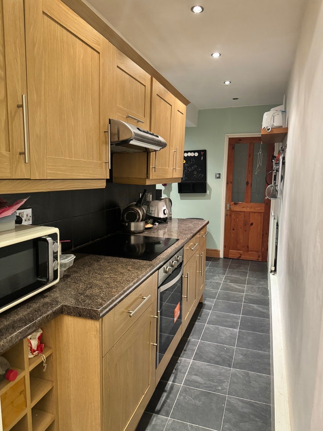 One double bedroom available Main Photo